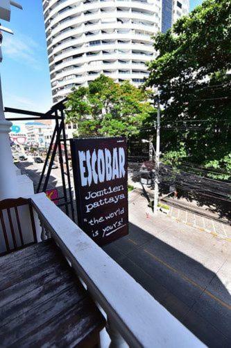 Escobar Guesthouse Jomtien Beach Εξωτερικό φωτογραφία